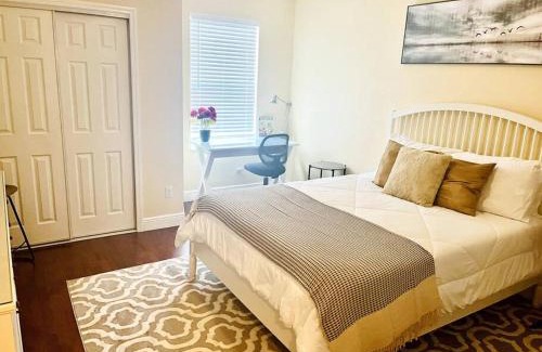 Tampa House | 4- Bedroom Bucs House in the Heart of Tampa Bay