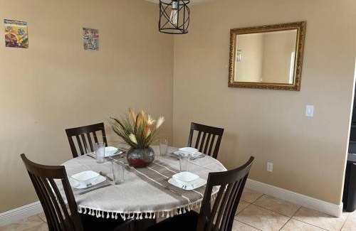 Tampa House | 4- Bedroom Bucs House in the Heart of Tampa Bay