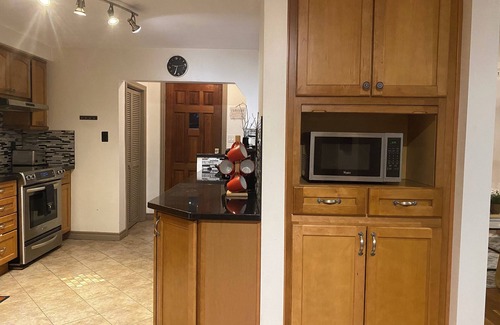 Lakeview House | 4 Bedroom Bungalow In Lakeview Mississauga With 2 Parkings
