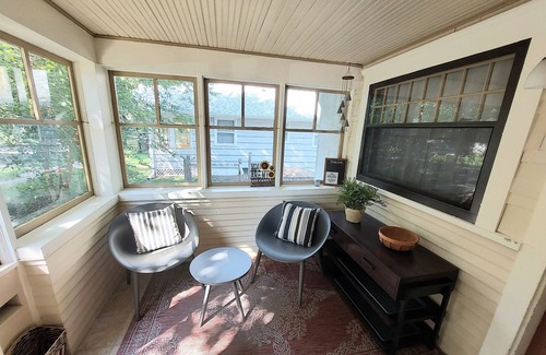 Southwest Minneapolis House | 4 Bedroom Bungalow in heart of Minneapolis