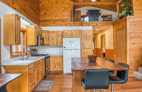 Puposky Cabin | 4-bedroom cabin in Beautiful Bemidji with AC, WiFi, Game room, 2 kitchens