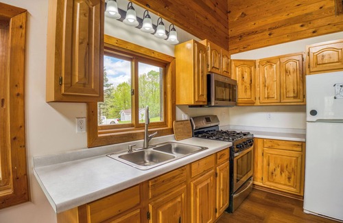 Puposky Cabin | 4-bedroom cabin in Beautiful Bemidji with AC, WiFi, Game room, 2 kitchens