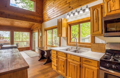 Puposky Cabin | 4-bedroom cabin in Beautiful Bemidji with AC, WiFi, Game room, 2 kitchens