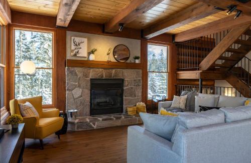 Lac Superieur Village Ski Chalet | 4-Bedroom Chalet Fraternite in Lac-Superieur Tremblant