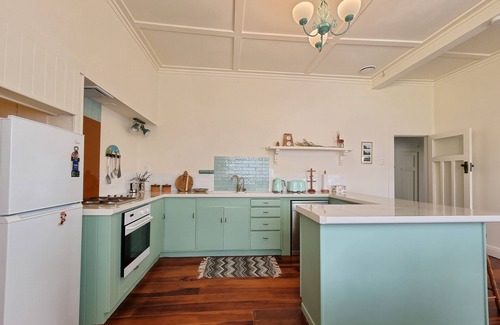 Papakura House | 4 Bedroom Character House Papakura