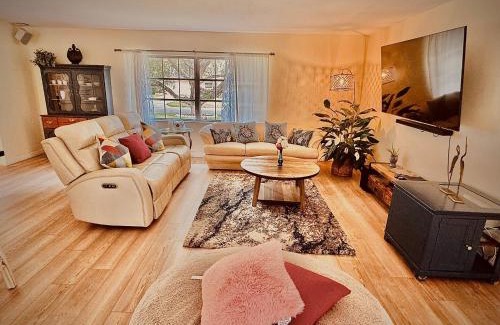 Clearwater House | 4 Bedroom Clearwater Vacation Home with Amazing Backyard