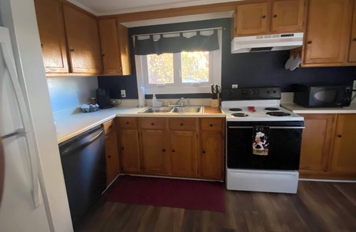 East Rochester House | 4 Bedroom Colonial in East Rochester