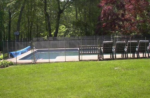 Madison House | 4 Bedroom Colonial w/In Ground pool South Madison CT: 74 Hull Rd