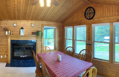 Town of Sullivan House | 4 Bedroom Country Bliss with Rooftop Lounge Loft