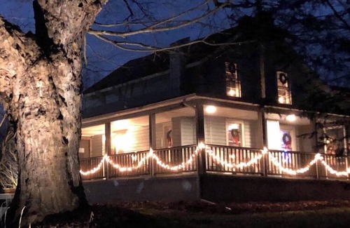 Town of Sullivan House | 4 Bedroom Country Bliss with Rooftop Lounge Loft