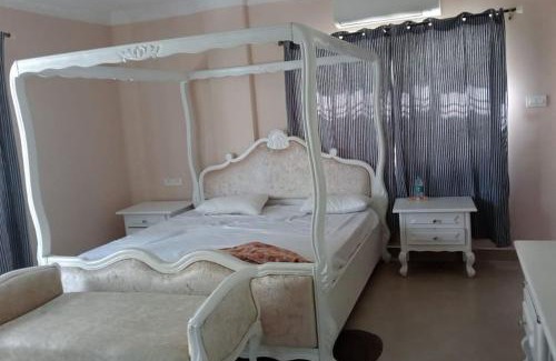 Hyderabad Apartment | 4-Bedroom Elegant and Spacious AC Apartment only for families, Prime Location, Just 100m from Main Road!