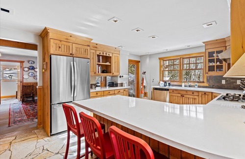 Salt Lake Mountain Resorts Cabin | 4 bedroom flexible Mountain Ski House just two minutes drive to Solitude