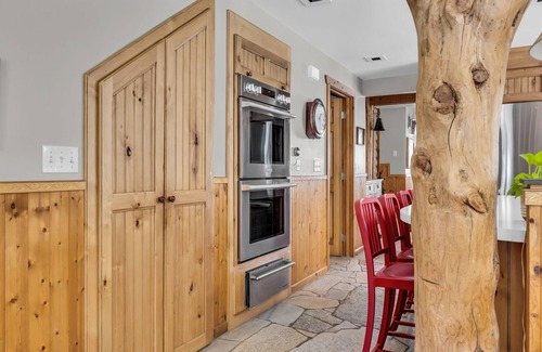 Salt Lake Mountain Resorts Cabin | 4 bedroom flexible Mountain Ski House just two minutes drive to Solitude