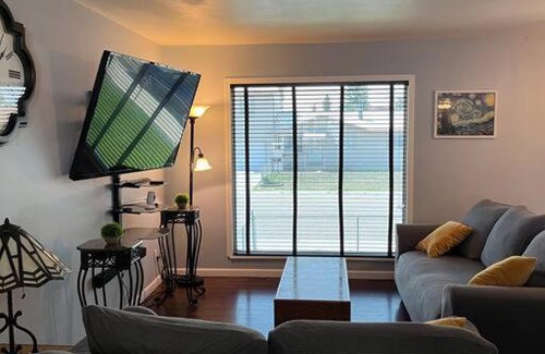 Cheyenne House | 4 Bedroom, Fun and Relaxing Hot Tub