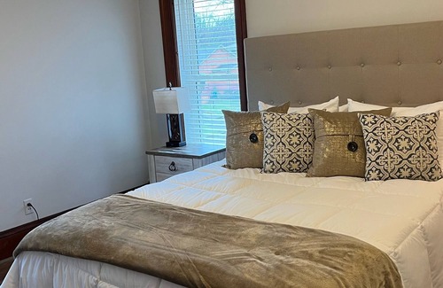 Jackson House | 4 bedroom gorgeous American classic