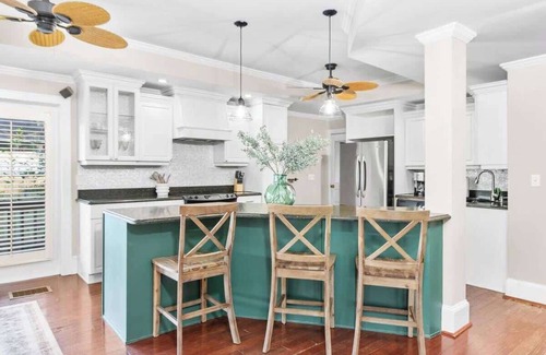 Dade City House | 4 Bedroom Historic House, Pool, Downtown Dade City