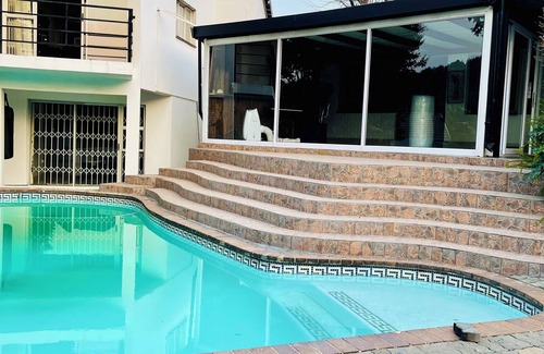 Greater Johannesburg Metropolitan Area House | 4-bedroom house in fabulous Johannesburg South with free WiFi, fitness room