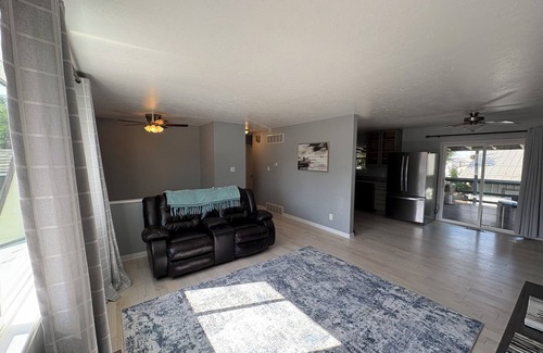 Gillette House | 4 bedroom home close to camplex, airport and shopping