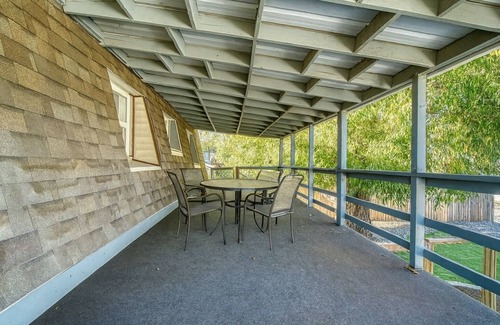 Gillette House | 4 bedroom home close to camplex, airport and shopping