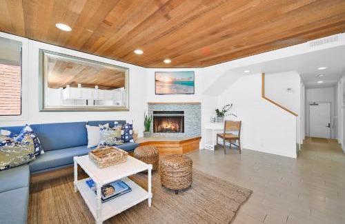 Balboa Peninsula House | 4 bedroom Home in Quiet Neighborhood near Beach