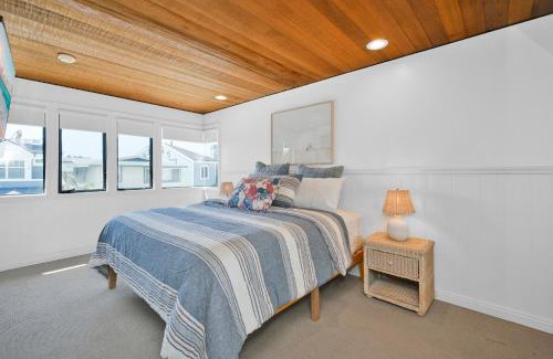 Balboa Peninsula House | 4 bedroom Home in Quiet Neighborhood near Beach