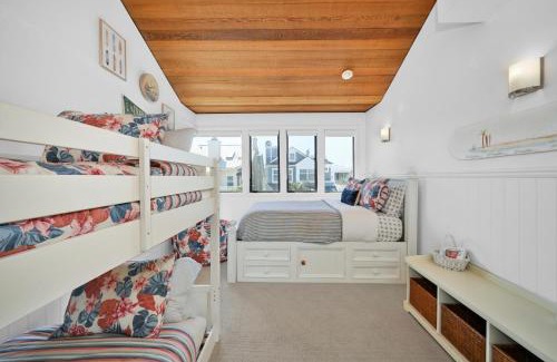 Balboa Peninsula House | 4 bedroom Home in Quiet Neighborhood near Beach
