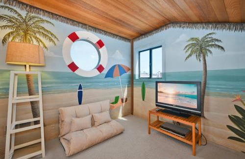Balboa Peninsula House | 4 bedroom Home in Quiet Neighborhood near Beach