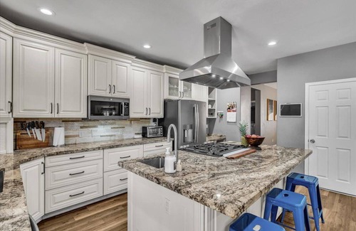Chandler House | 4 Bedroom Home With Swimming Pool, BBQ, Large Yard , Pool table, games and more!