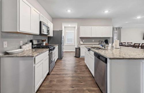 Lake Charles House | 4 Bedroom home with Hot Tub in Lake Charles La