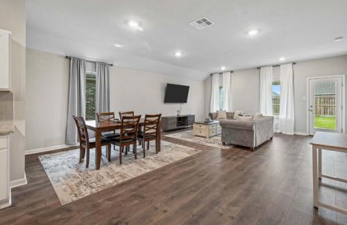 Lake Charles House | 4 Bedroom home with Hot Tub in Lake Charles La