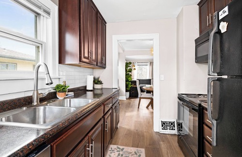 Superior House | 4-bedroom house in Central Park- Superior with AC, WiFi
