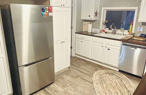 Ellsworth House | 4-bedroom house in charming Ellsworth with WiFi, AC. Book now