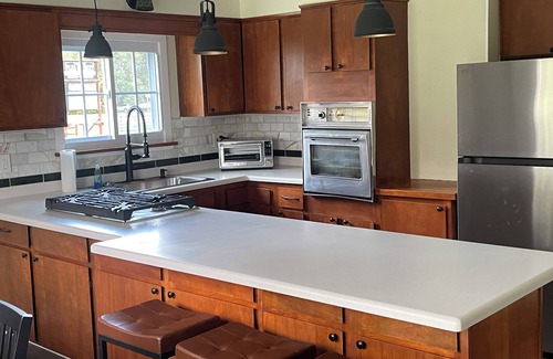 Avon House | 4-bedroom house in enjoyable Avon with WiFi, AC