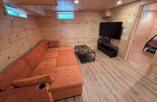 Mongo House | 4-bedroom house in terrific Orland with AC, WiFi. Enjoy your stay