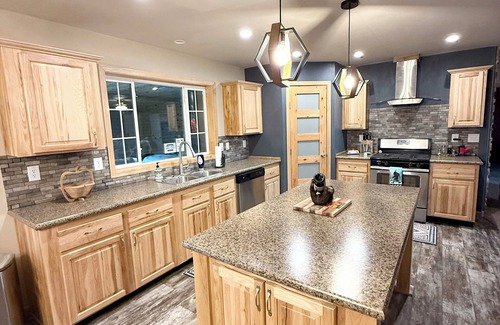 Sundance House | 4-bedroom house in enchanting Devils Tower with Hottub and Swim Spa
