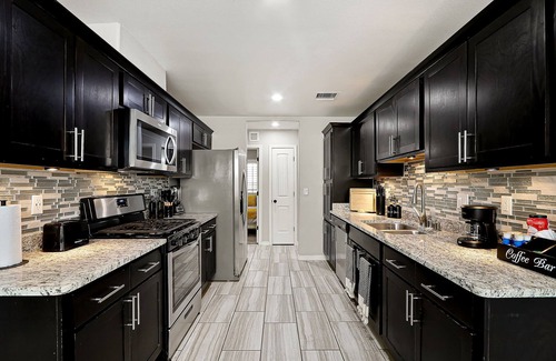 Biggs Field House | 4-bedroom house in welcoming Horizon City with AC, WiFi. Enjoy your stay!