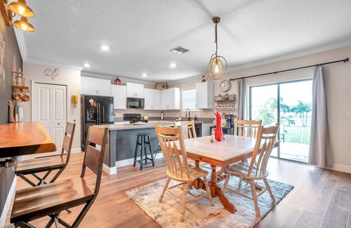 Elfers House | 4-bedroom house in beautiful New Port Richey with AC, WiFi