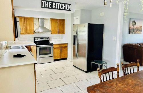 Doctor Phillips House | 4 bedroom house only 2 miles from Universal Studios Parks