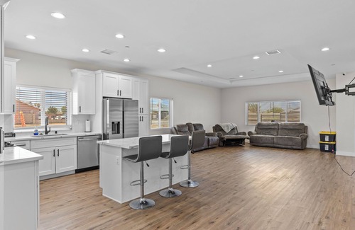 California City House | 4-bedroom house in delightful California City with AC