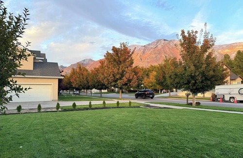 Springville House | 4 Bedroom House w/Garage, Office, Parks, Mountains, Recreation & Shopping