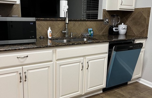 San Antonio House | 4-bedroom house with AC and WiFi in delightful far west side of San Antonio