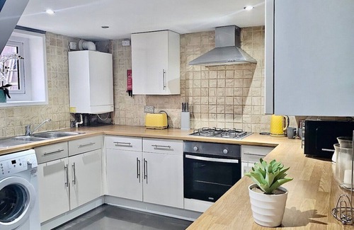 Gravesend House | 4 bedroom Hse close to Riverside