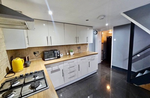 Gravesend House | 4 bedroom Hse close to Riverside