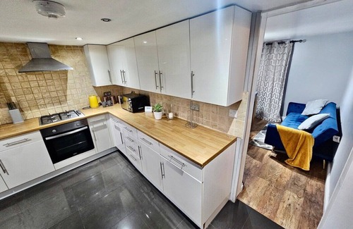 Gravesend House | 4 bedroom Hse close to Riverside