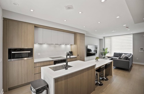 Church and Wellesley Apartment | 4 Bedroom In Downtown Toronto