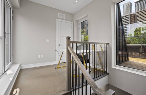Church and Wellesley Apartment | 4 Bedroom In Downtown Toronto