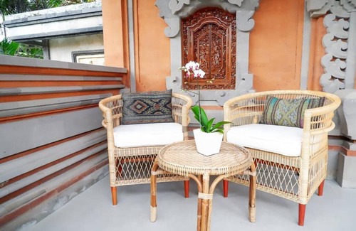 Lodtunduh Villa | 4 Bedroom Infinity Private Pool Villa inclusive breakfast for 8 Person.