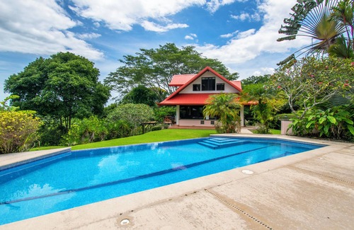 Savegre Villa | 4 bedroom, king bed, ocean view & large pool Villa