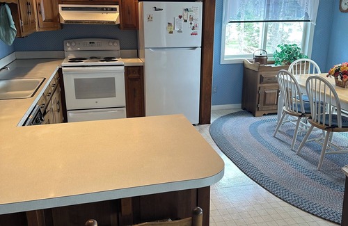 Raymond House | 4-bedroom lake house in serene Raymond with WiFi, AC. Relax and unwind.