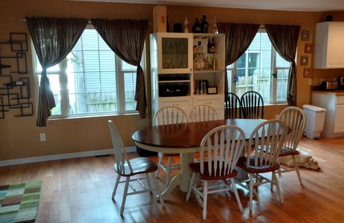 Brooklyn House | 4-Bedroom Lakehouse with Hottub and Sand Beach - Pet Friendly!